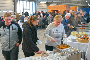 Die Bayerische Bauakdemie in Feuchtwangen ist auch für ihre hervorragende Küche bekannt. Davon profitierten neben den Azubis auch die Gäste der Abschlussveranstaltung. (Foto: Bayerische Bauakademie 2019)