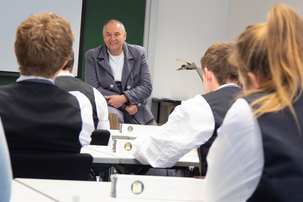 Obermeistes Kees mit den Auszubildenden