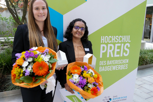 Die Siegerinnen des Hochschulpreises 2022: Ganga Surendran Sanila (rechts im Bild, 1. Preis) und Helena Angerer (2. Preis).