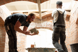 Teamwork beim Gewölbebau