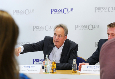 Hauptgeschäftsführer Andreas Demharter nimmt auf der Pressekonferenz Stellung zur Lage des Bayerischen Baugewerbes Hauptgeschäftsführer Andreas Demharter auf der Pressekonferenz