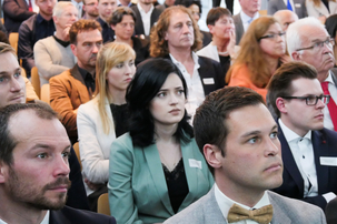 Gespannt folgte man dem Vortrag von Tobias Kastner.
