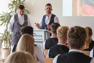 Ausbildungsleiter Josef Leberle und Stahlbetonbauer-Vizeweltmeister Medin Murati berichten von den Worldskills.