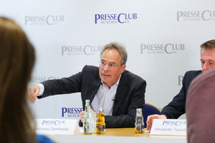 Hauptgeschäftsführer Andreas Demharter auf der Pressekonferenz am 9. Dezember 2024
