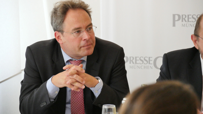 LBB-Hauptgeschäftsführer Andreas Demharter auf dem Podium der Pressekonferenz