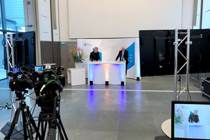 Die digitale Preisverleihung wurde live aus dem Oskar von Miller Forum gestreamt.