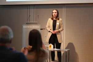 Vortrag der Erstplatzierten Franziska Amberger zum Thema ihrer Masterarbeit.