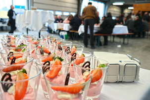 Die Bayerische Bauakdemie in Feuchtwangen ist auch für ihre hervorragende Küche bekannt. Davon profitierten neben den Azubis auch die Gäste der Abschlussveranstaltung. (Foto: Bayerische Bauakademie 2019)